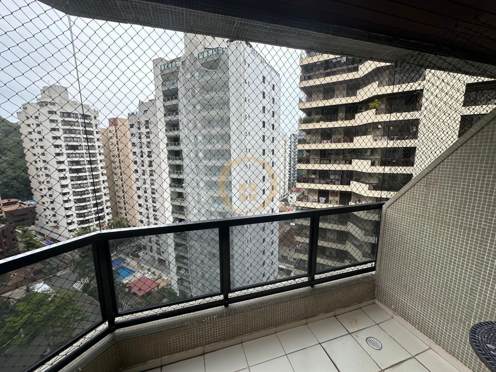 Apartamento na Praia das Pitangueiras, Guarujá - SP