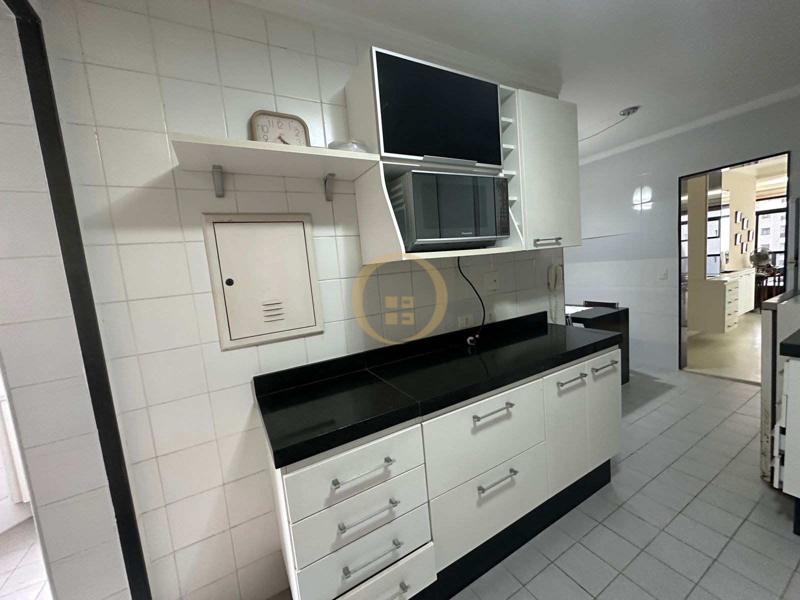 Apartamento na Praia das Pitangueiras, Guarujá - SP