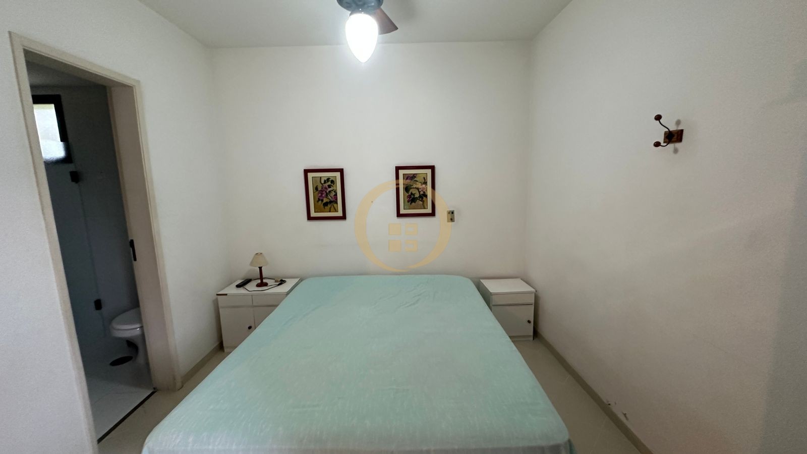 Apartamento na Praia das Pitangueiras, Guarujá - SP