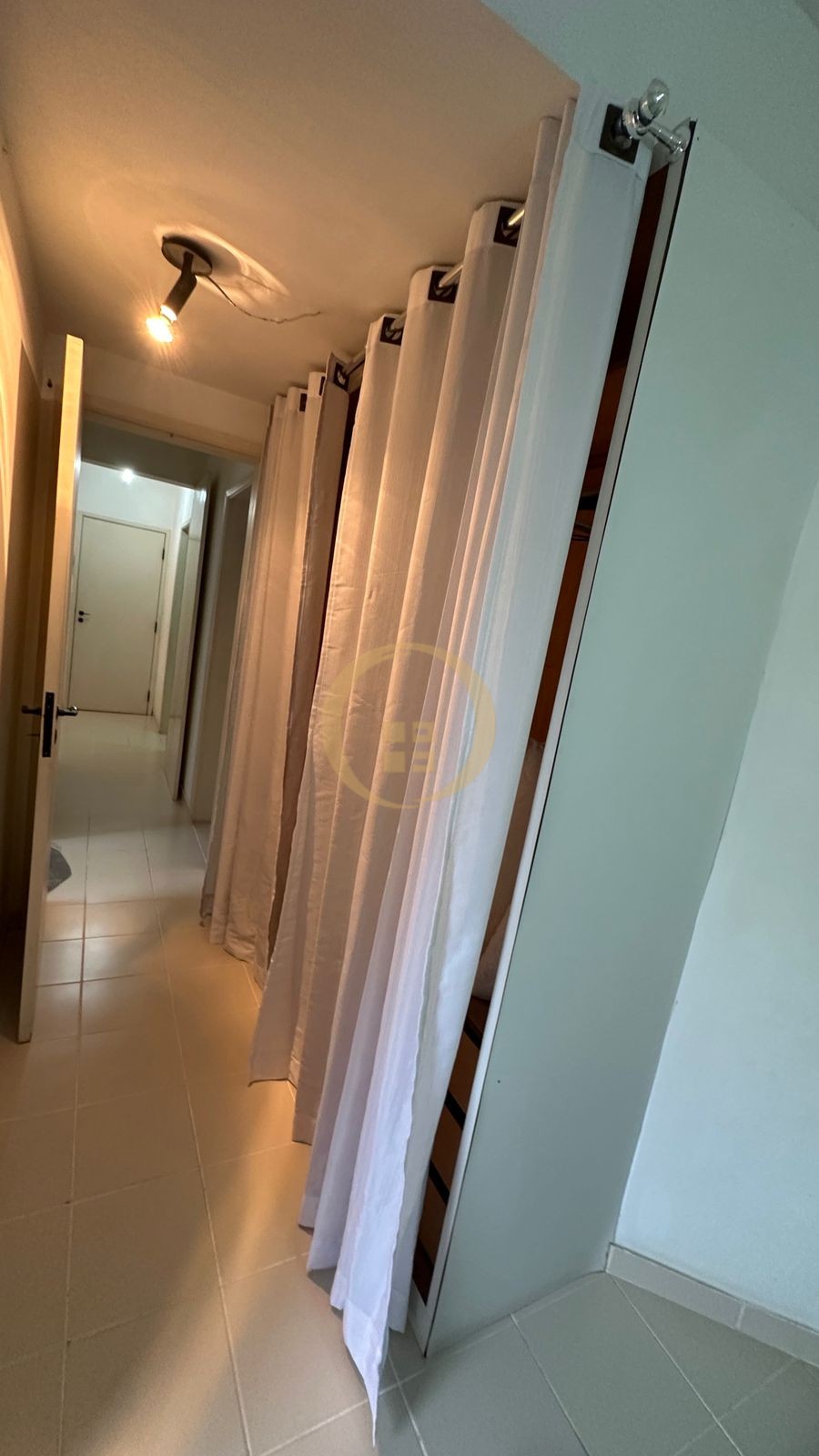 Apartamento na Praia das Pitangueiras, Guarujá - SP
