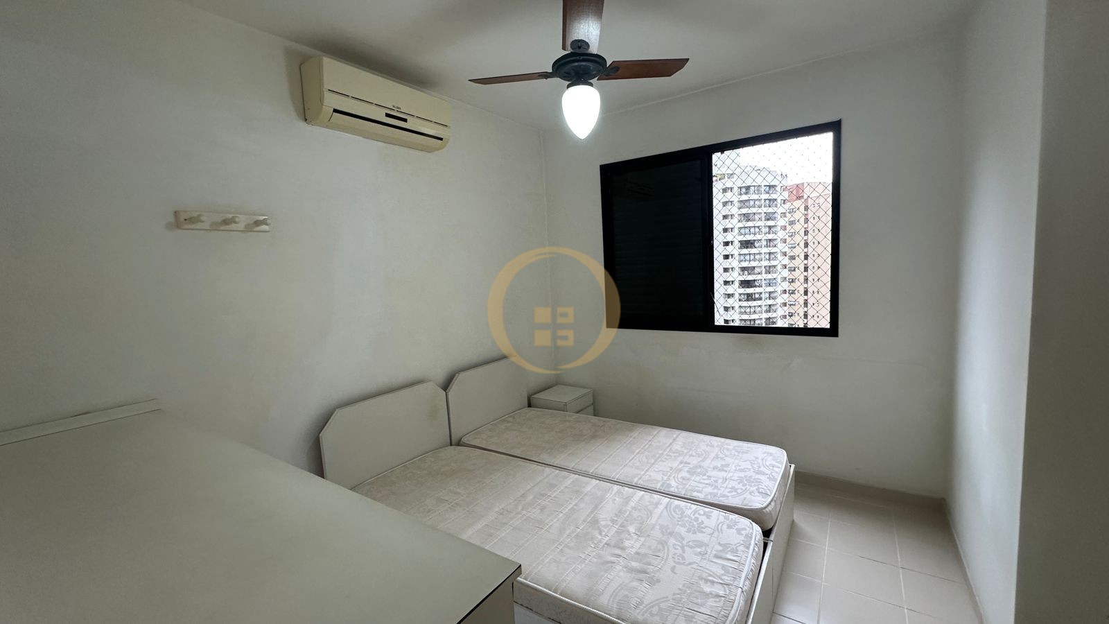Apartamento na Praia das Pitangueiras, Guarujá - SP