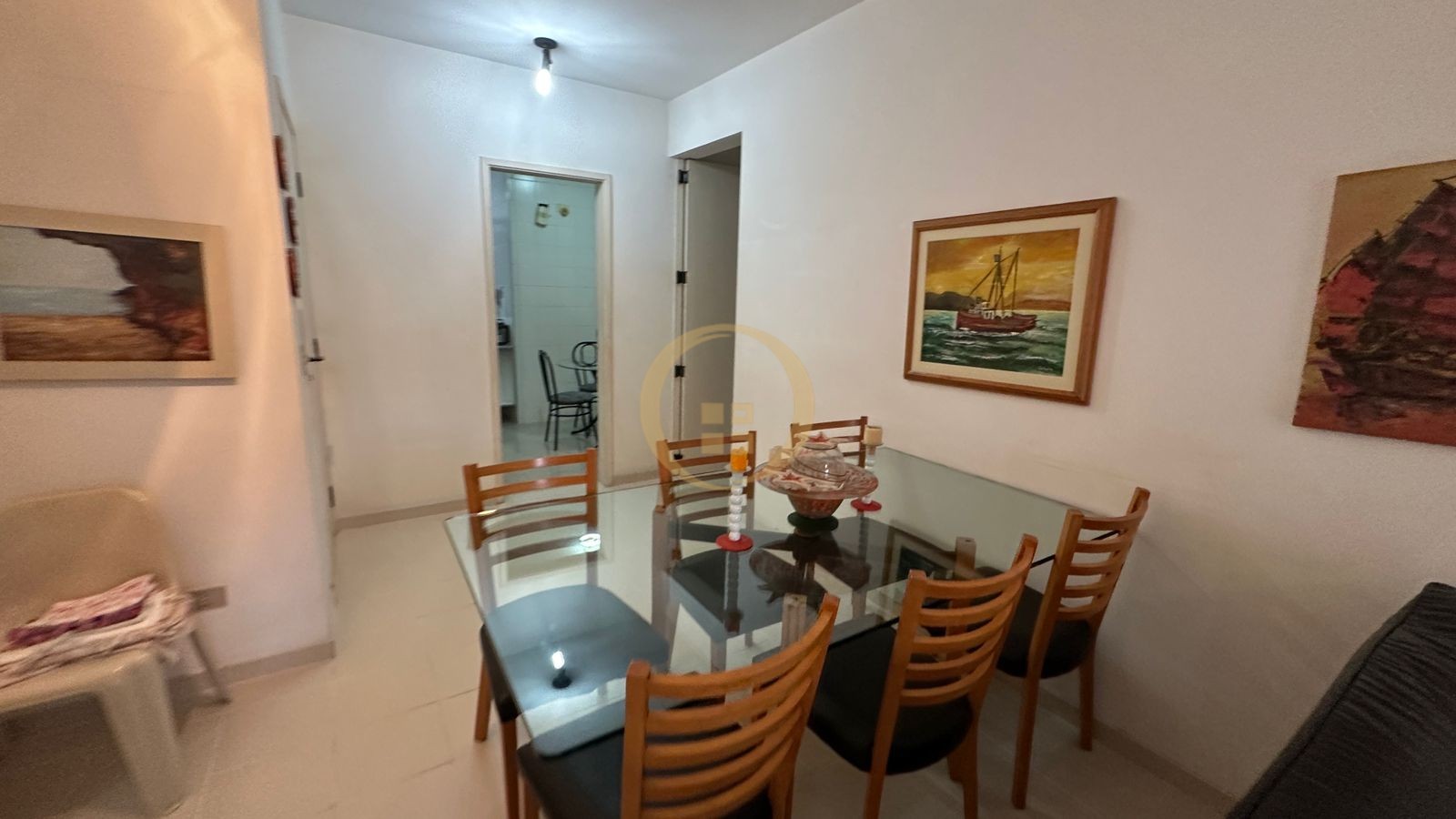 Apartamento na Praia das Pitangueiras, Guarujá - SP