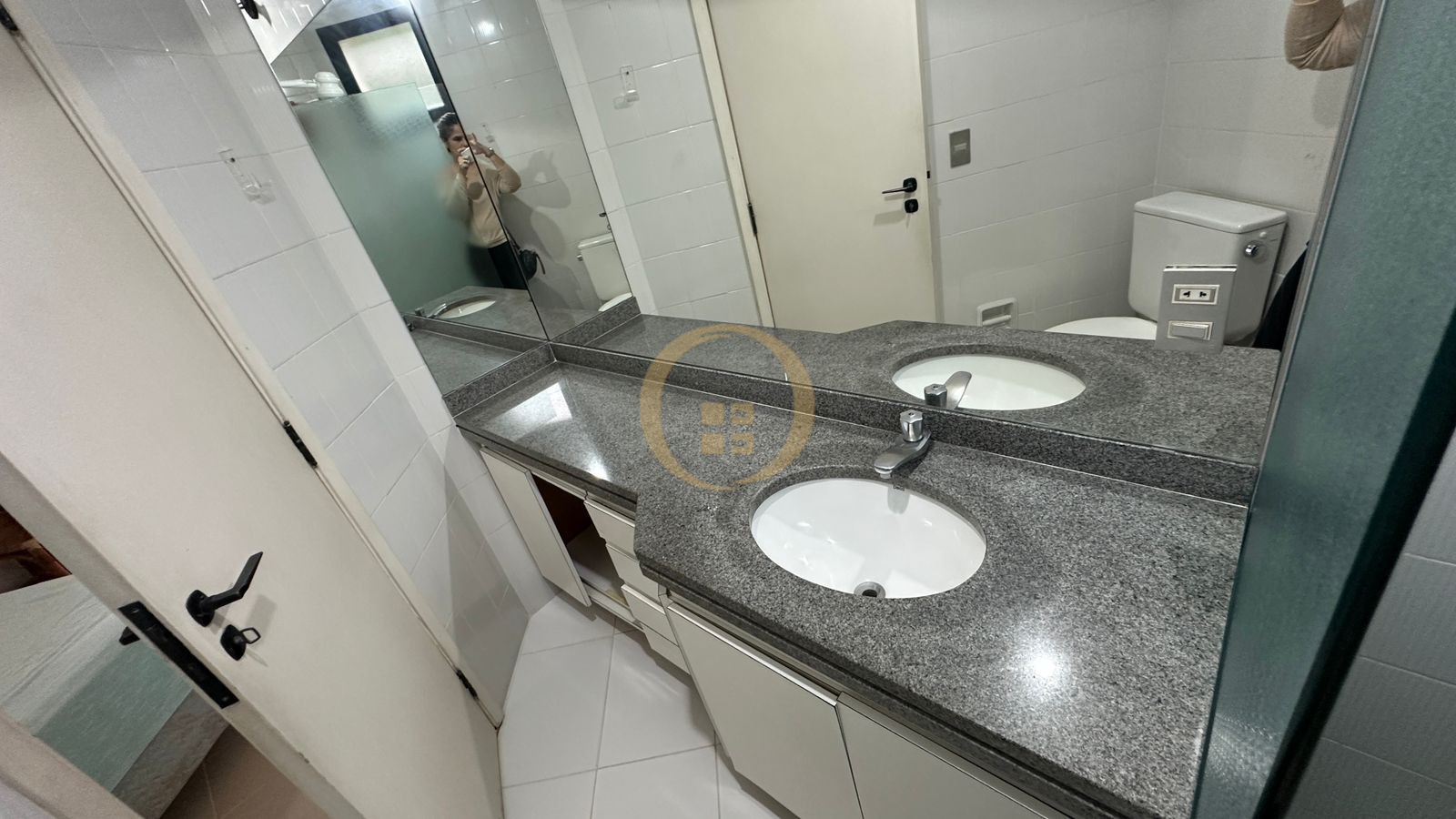 Apartamento na Praia das Pitangueiras, Guarujá - SP