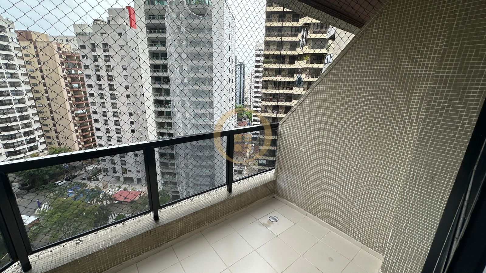 Apartamento na Praia das Pitangueiras, Guarujá - SP