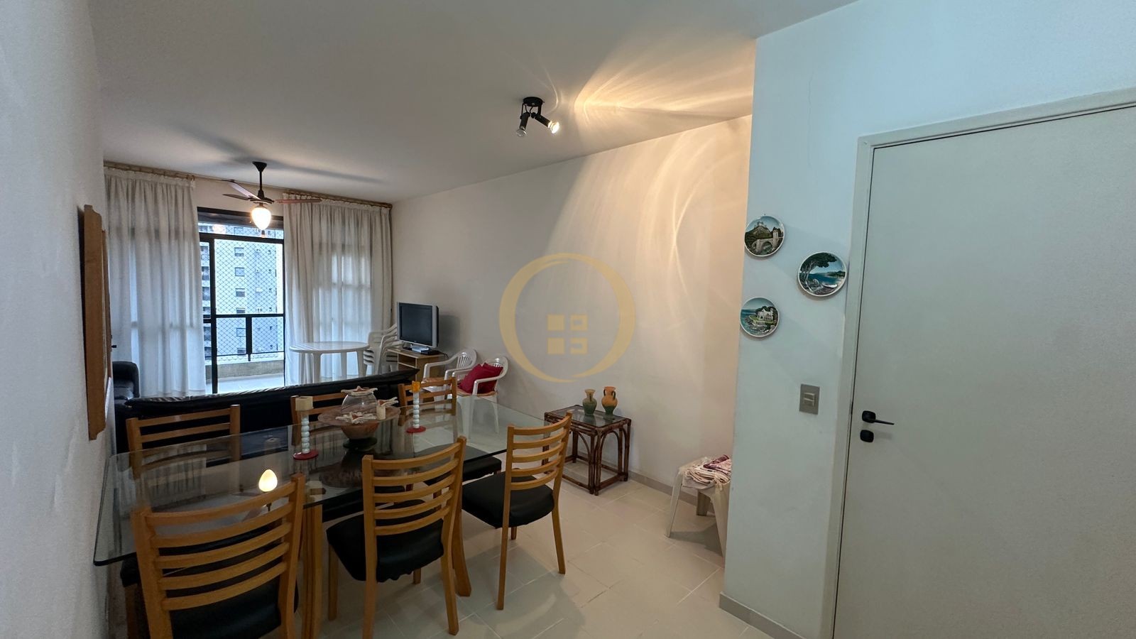 Apartamento na Praia das Pitangueiras, Guarujá - SP