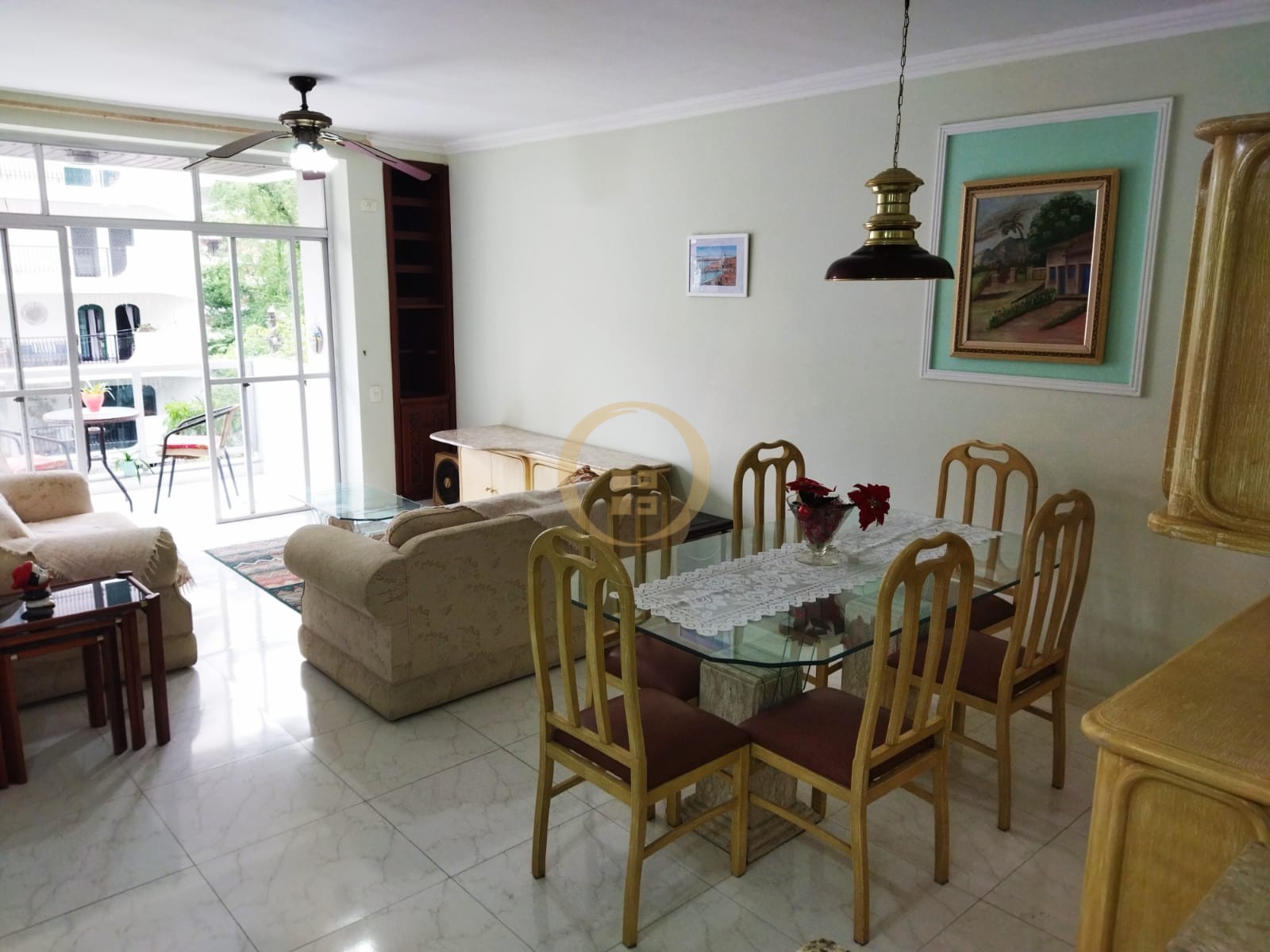 Apartamento na Praia das Pitangueiras, Guarujá - SP