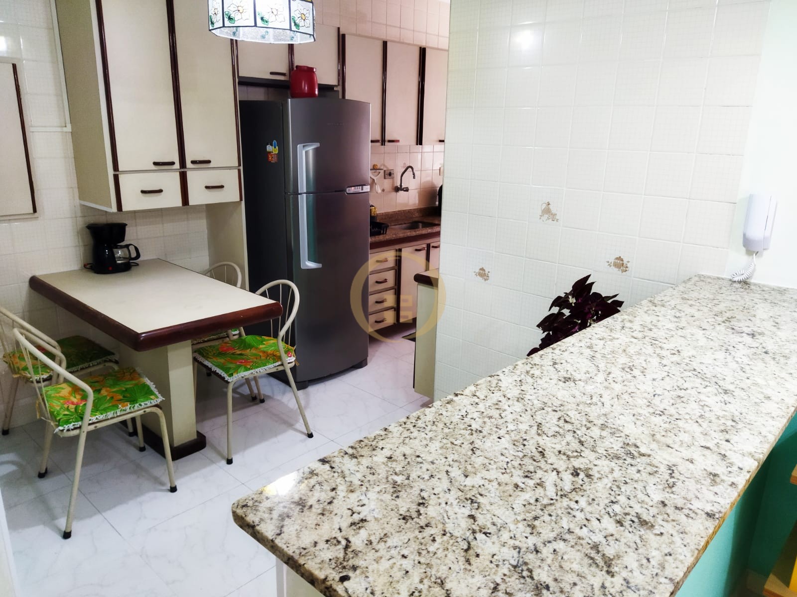 Apartamento na Praia das Pitangueiras, Guarujá - SP