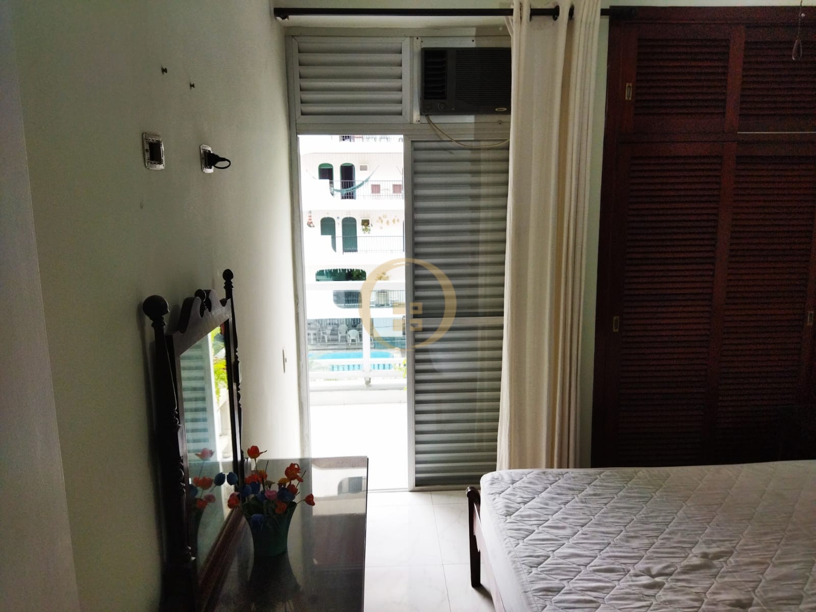Apartamento na Praia das Pitangueiras, Guarujá - SP