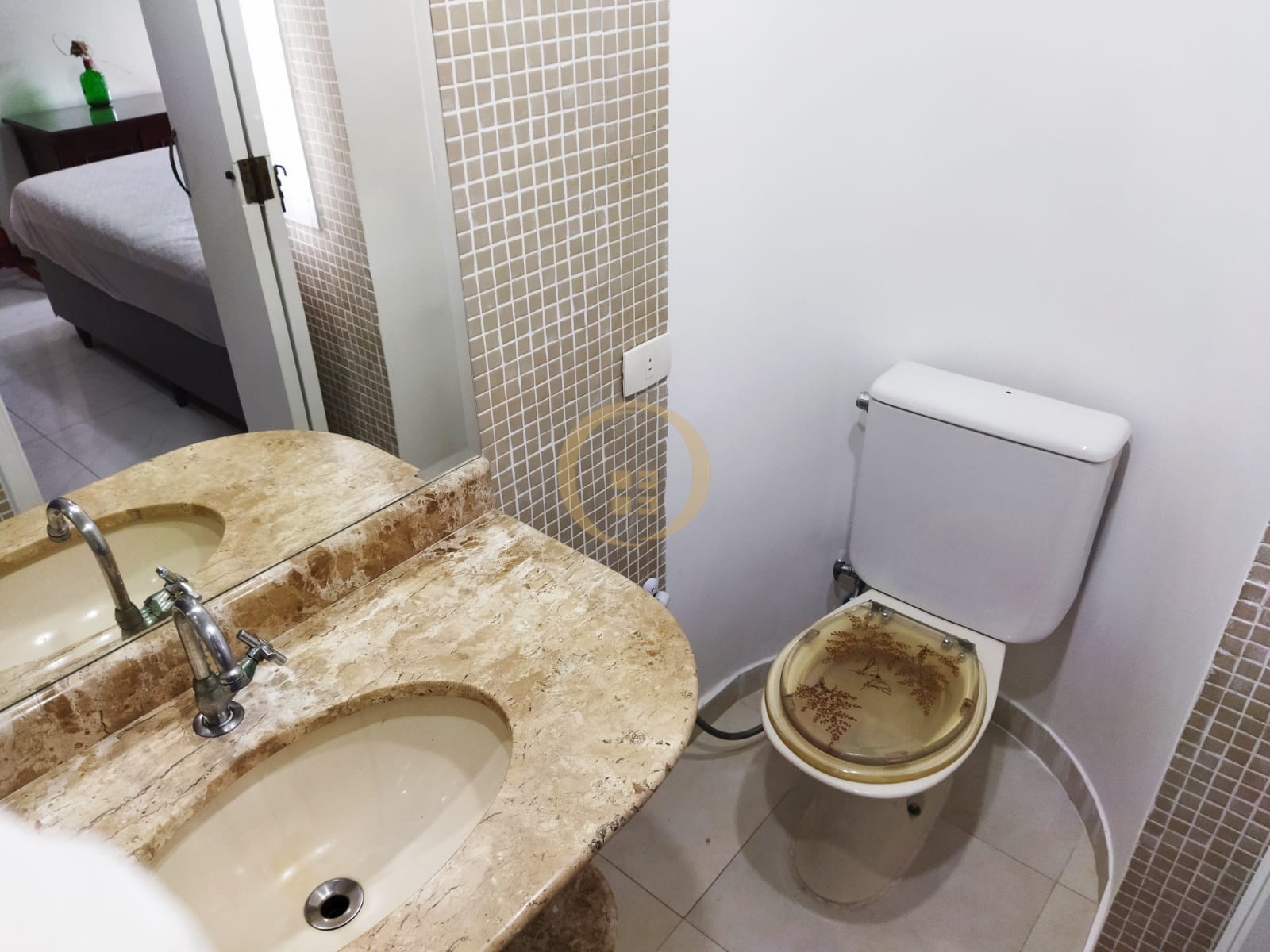 Apartamento na Praia das Pitangueiras, Guarujá - SP