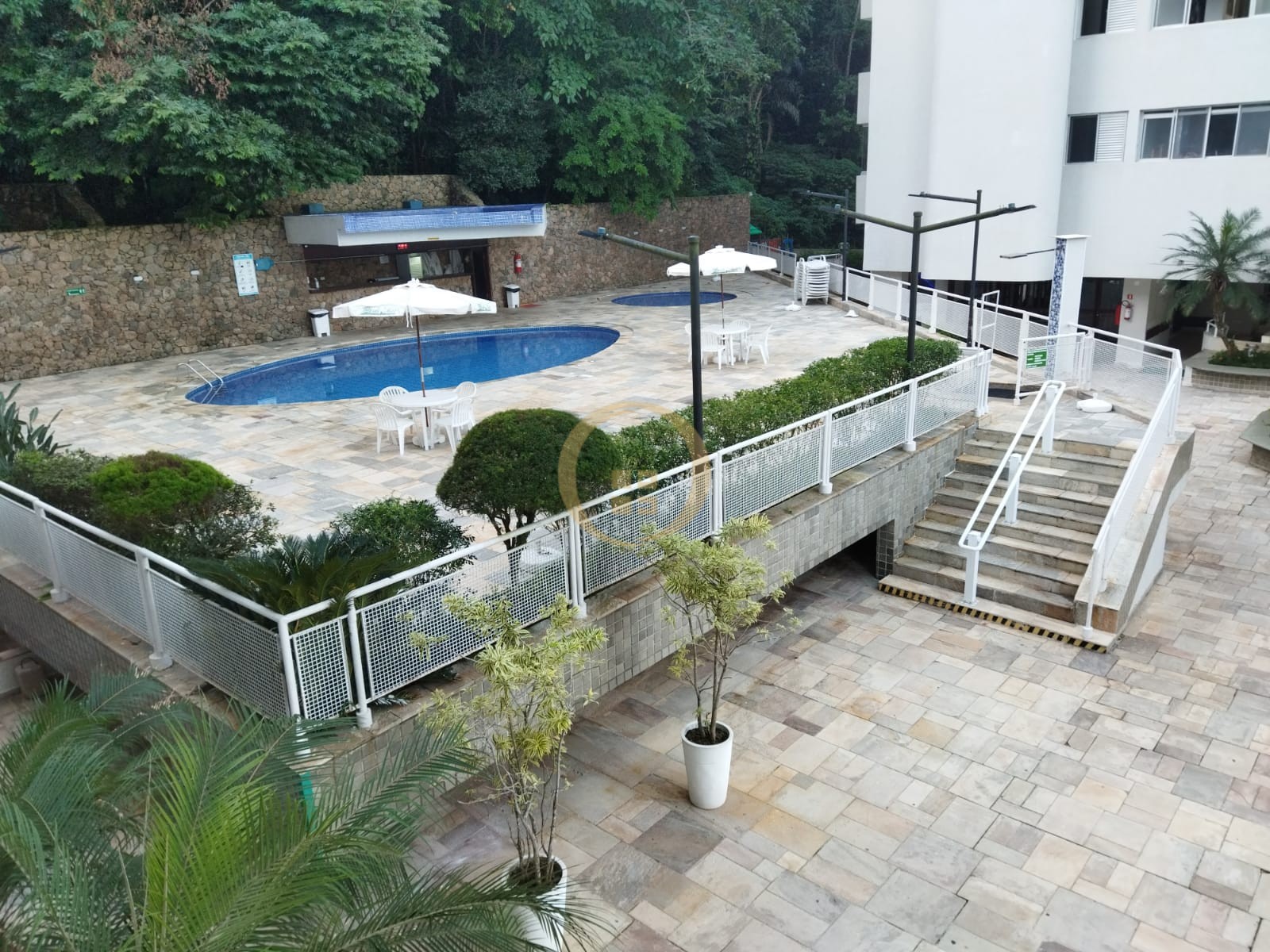 Apartamento na Praia das Pitangueiras, Guarujá - SP