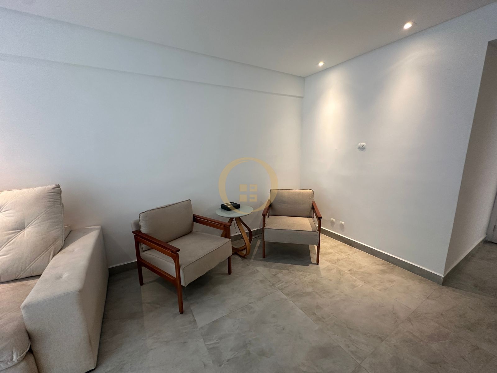 Apartamento na Praia das Pitangueiras, Guarujá - SP
