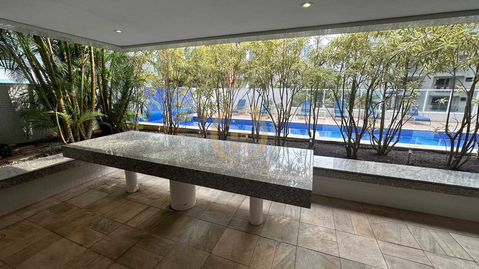 Apartamento na Praia das Pitangueiras, Guarujá - SP
