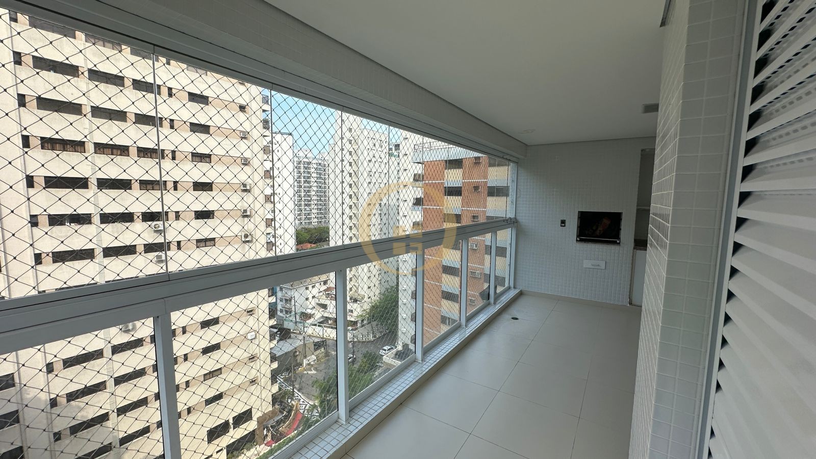 Apartamento na Praia das Pitangueiras, Guarujá - SP