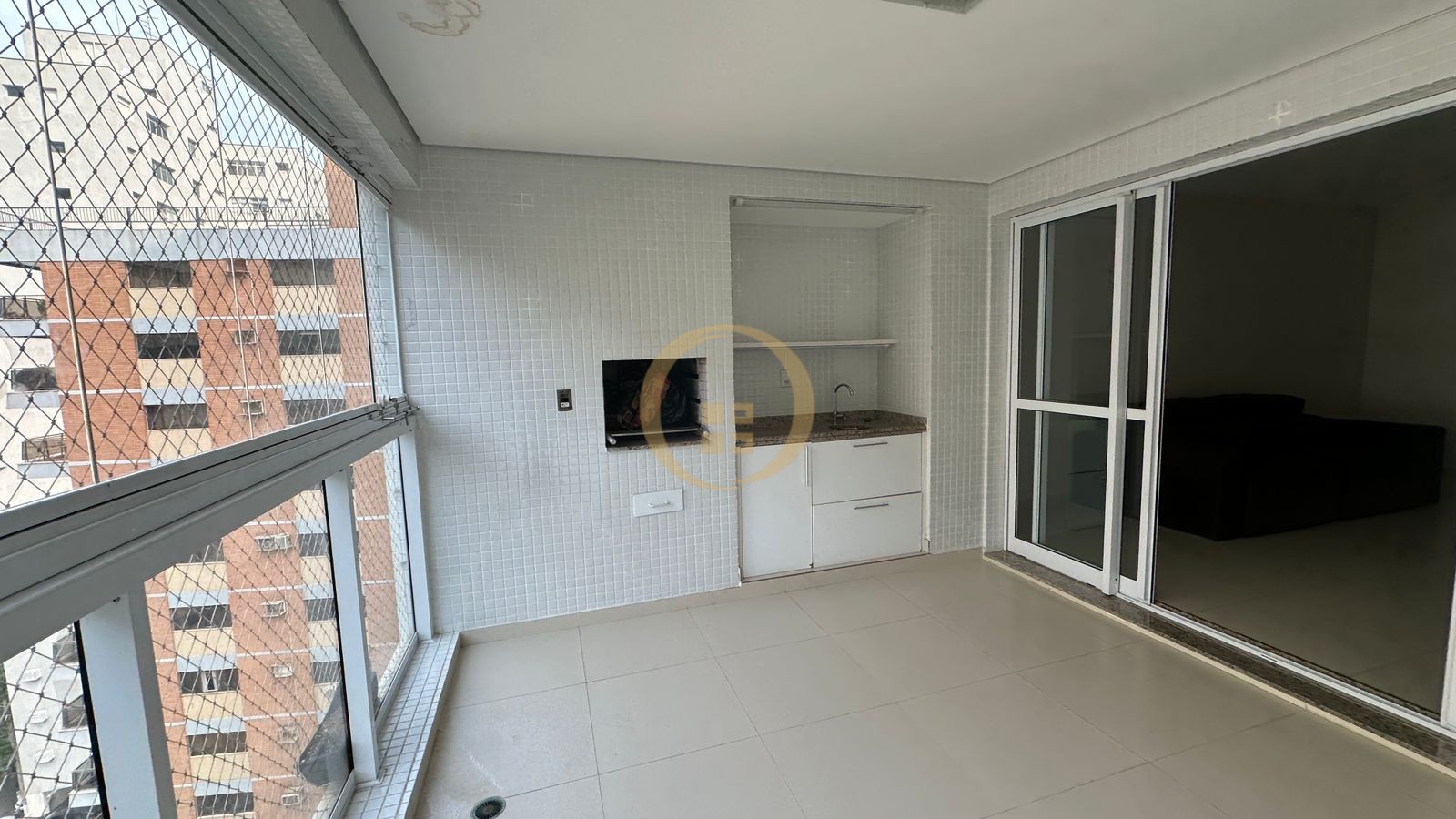 Apartamento na Praia das Pitangueiras, Guarujá - SP