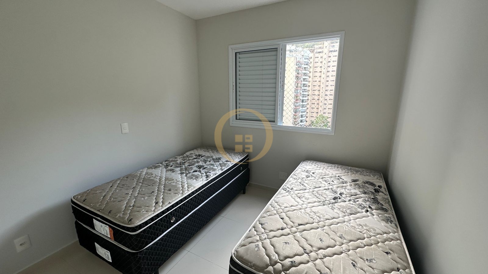 Apartamento na Praia das Pitangueiras, Guarujá - SP