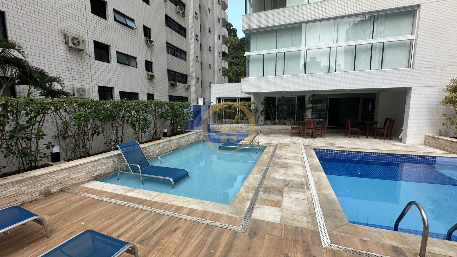 Apartamento na Praia das Pitangueiras, Guarujá - SP
