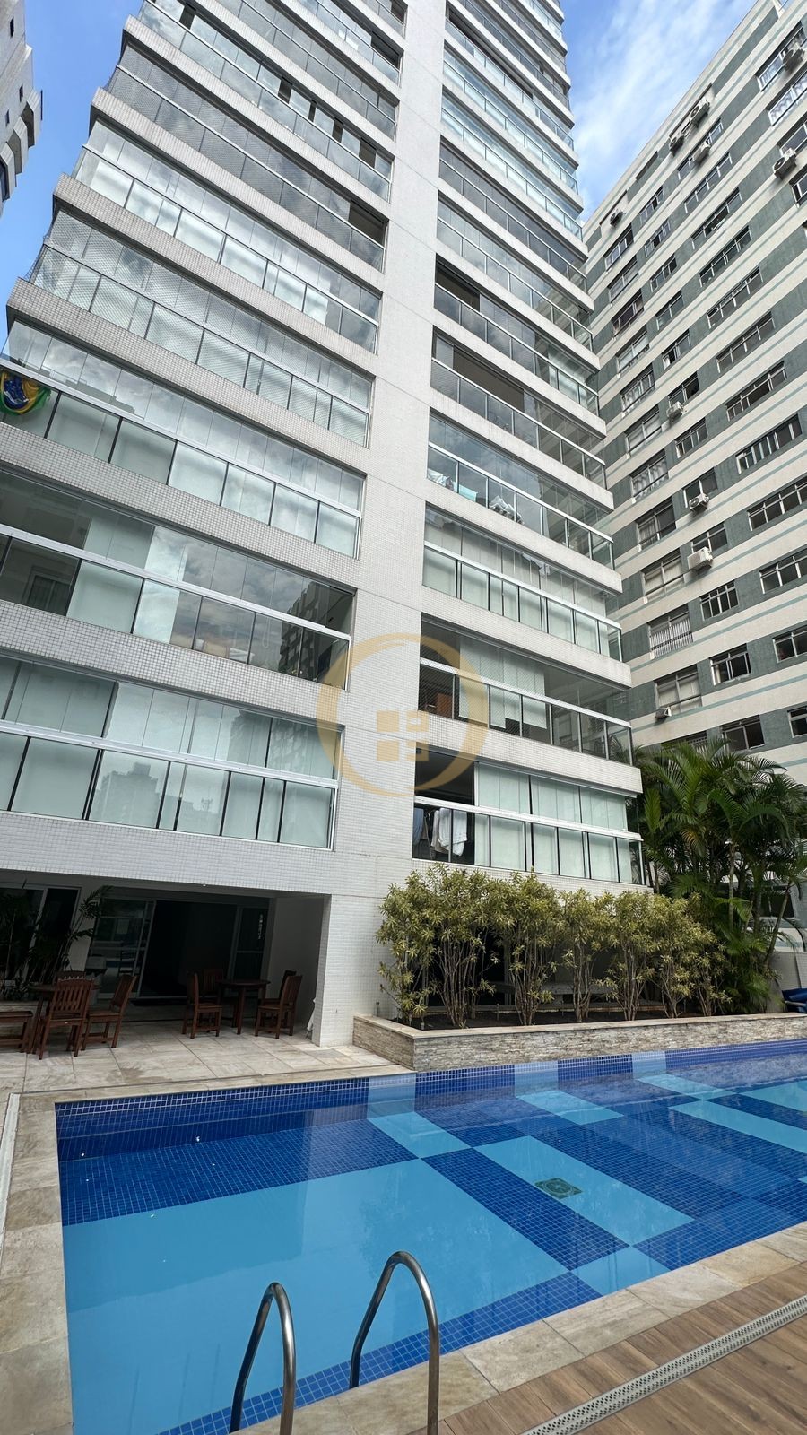 Apartamento na Praia das Pitangueiras, Guarujá - SP