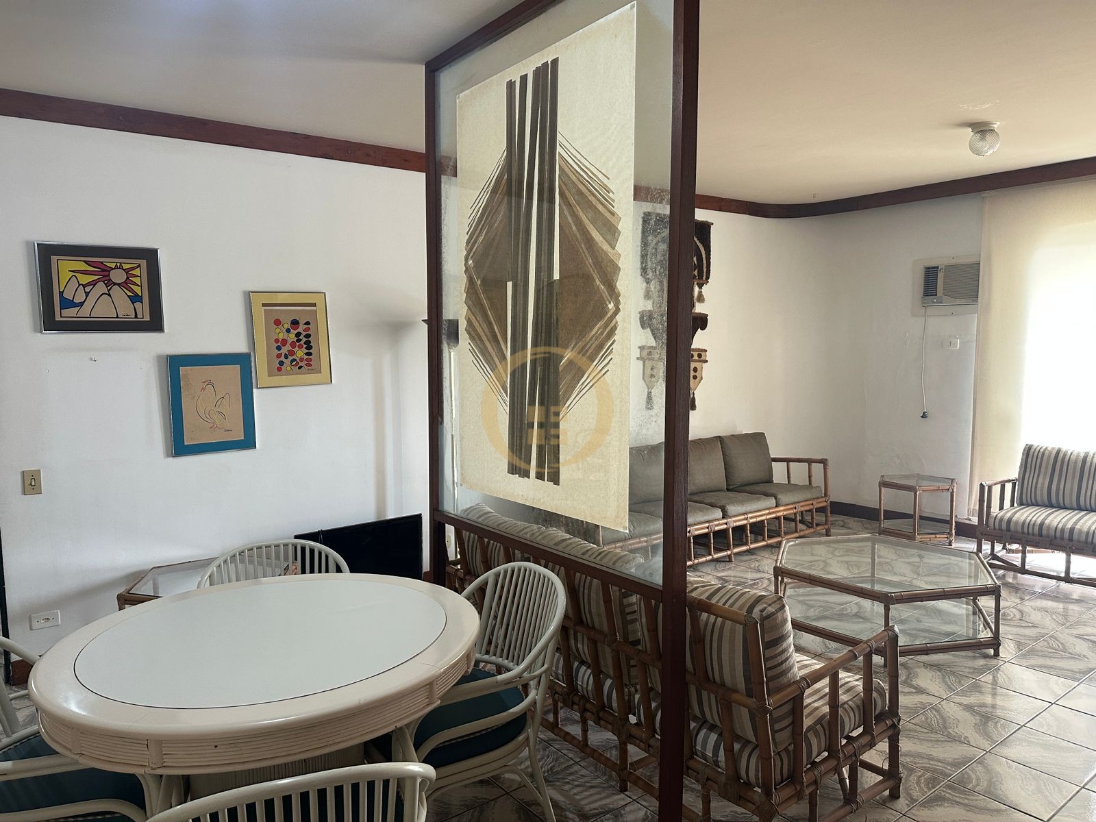 Apartamento na Praia das Pitangueiras, Guarujá - SP
