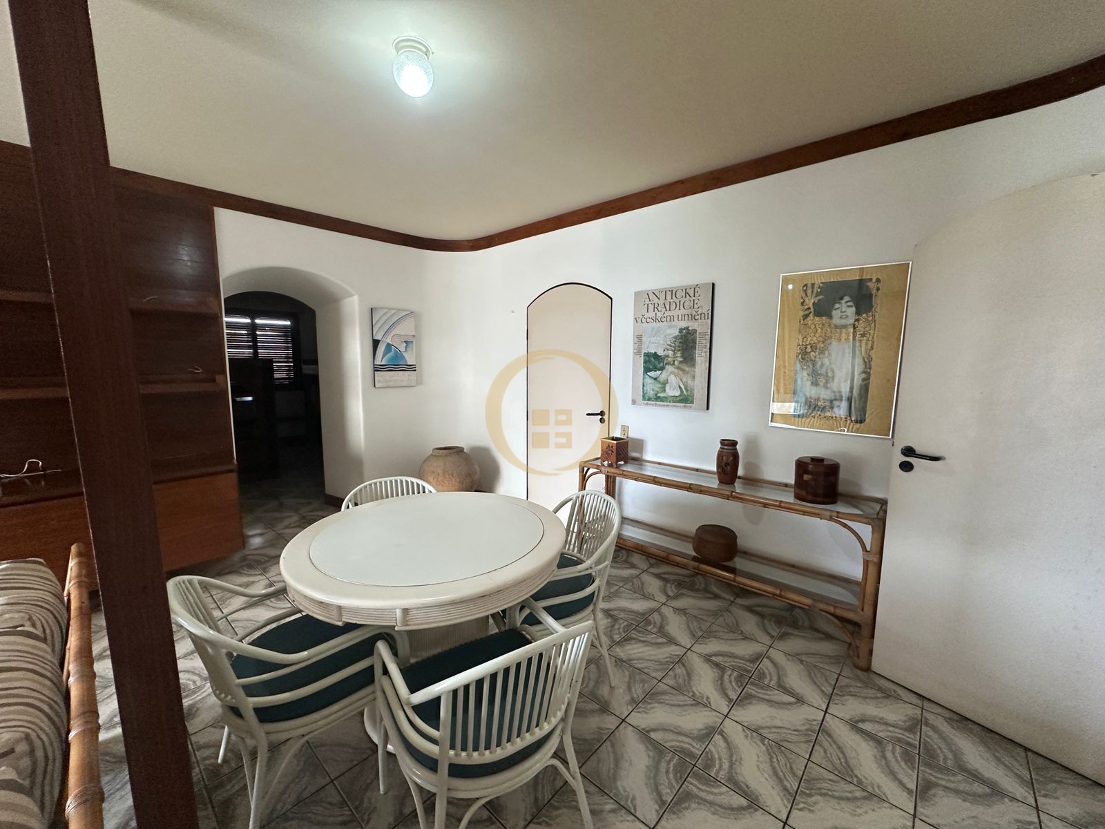 Apartamento na Praia das Pitangueiras, Guarujá - SP