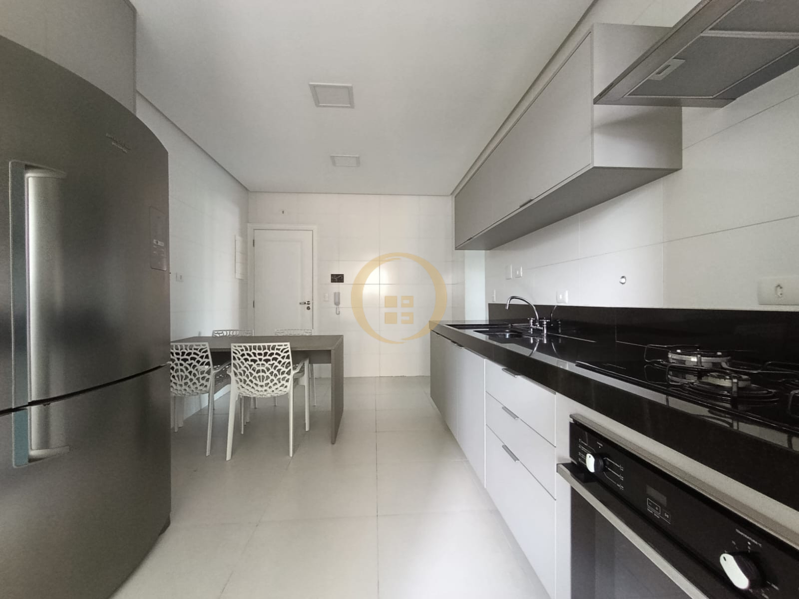 Apartamento na Praia da Enseada, Guarujá - SP