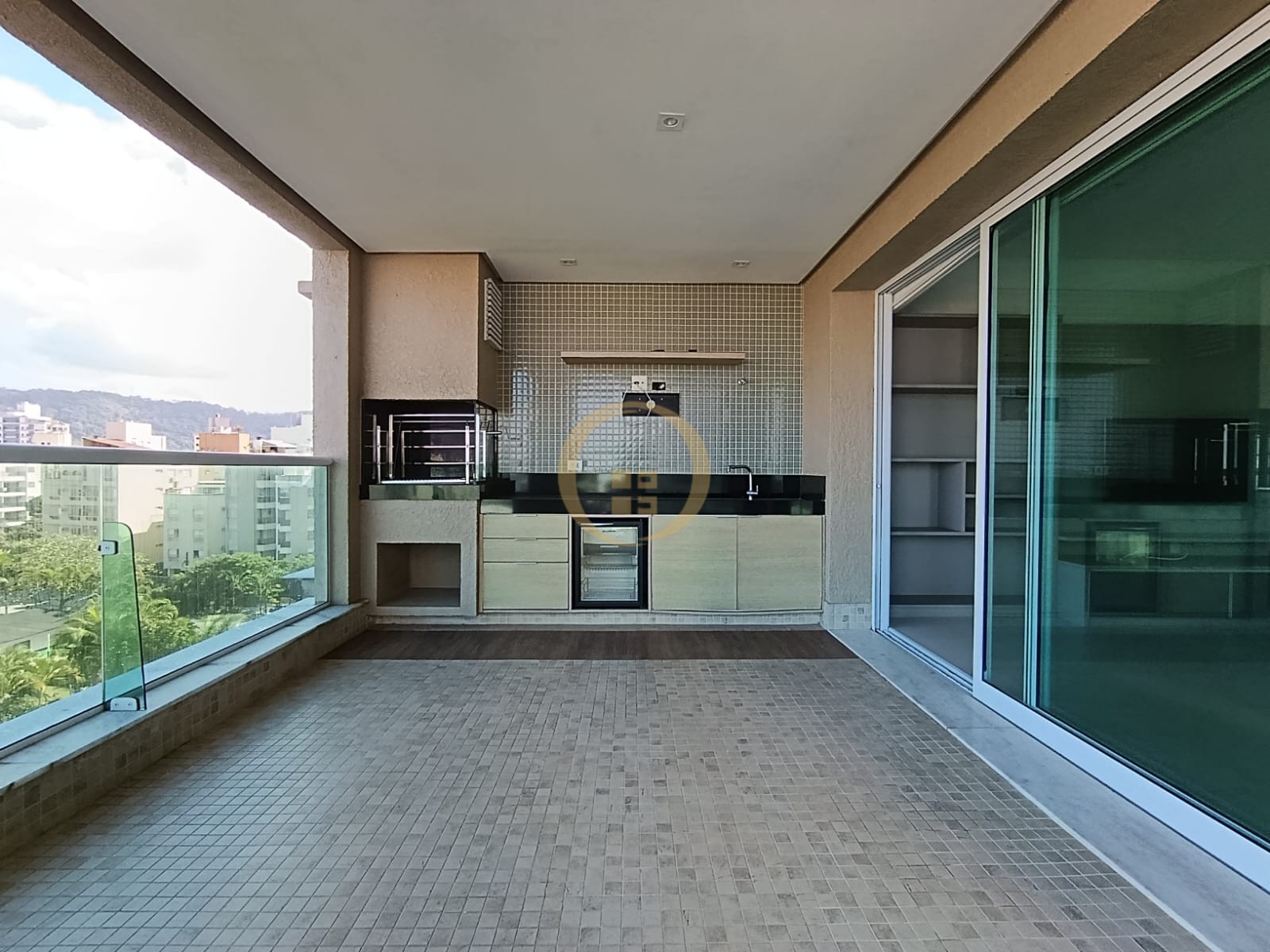 Apartamento na Praia da Enseada, Guarujá - SP