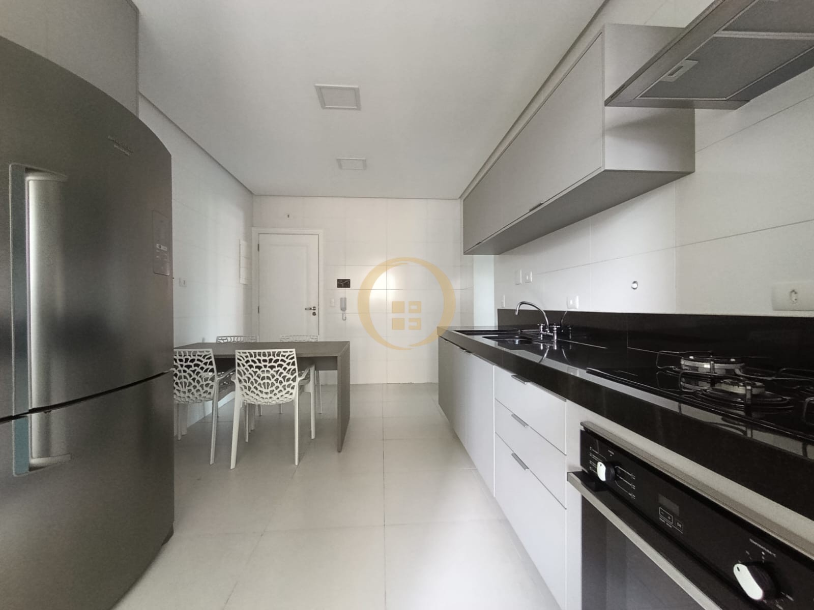 Apartamento na Praia da Enseada, Guarujá - SP
