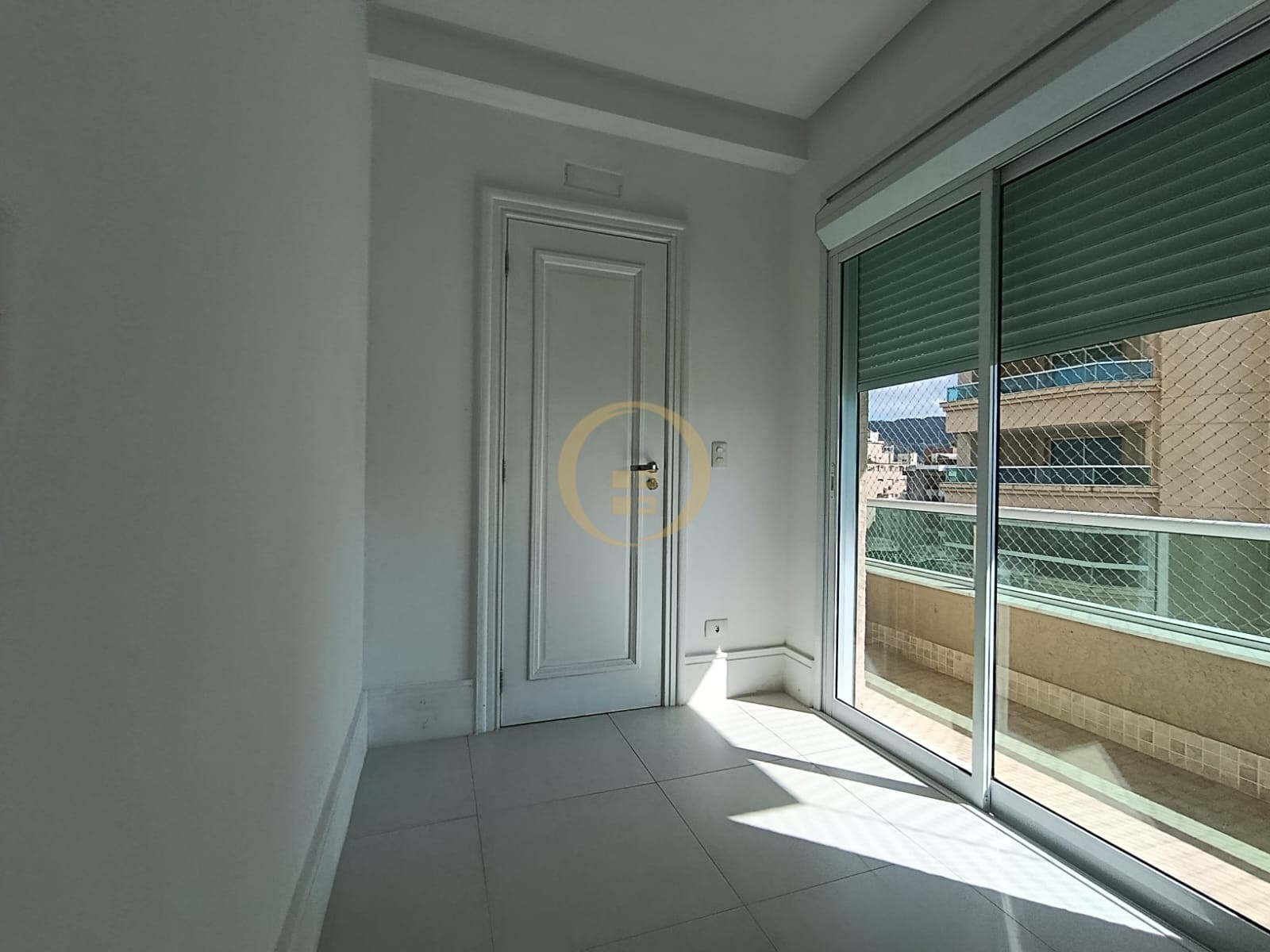 Apartamento na Praia da Enseada, Guarujá - SP