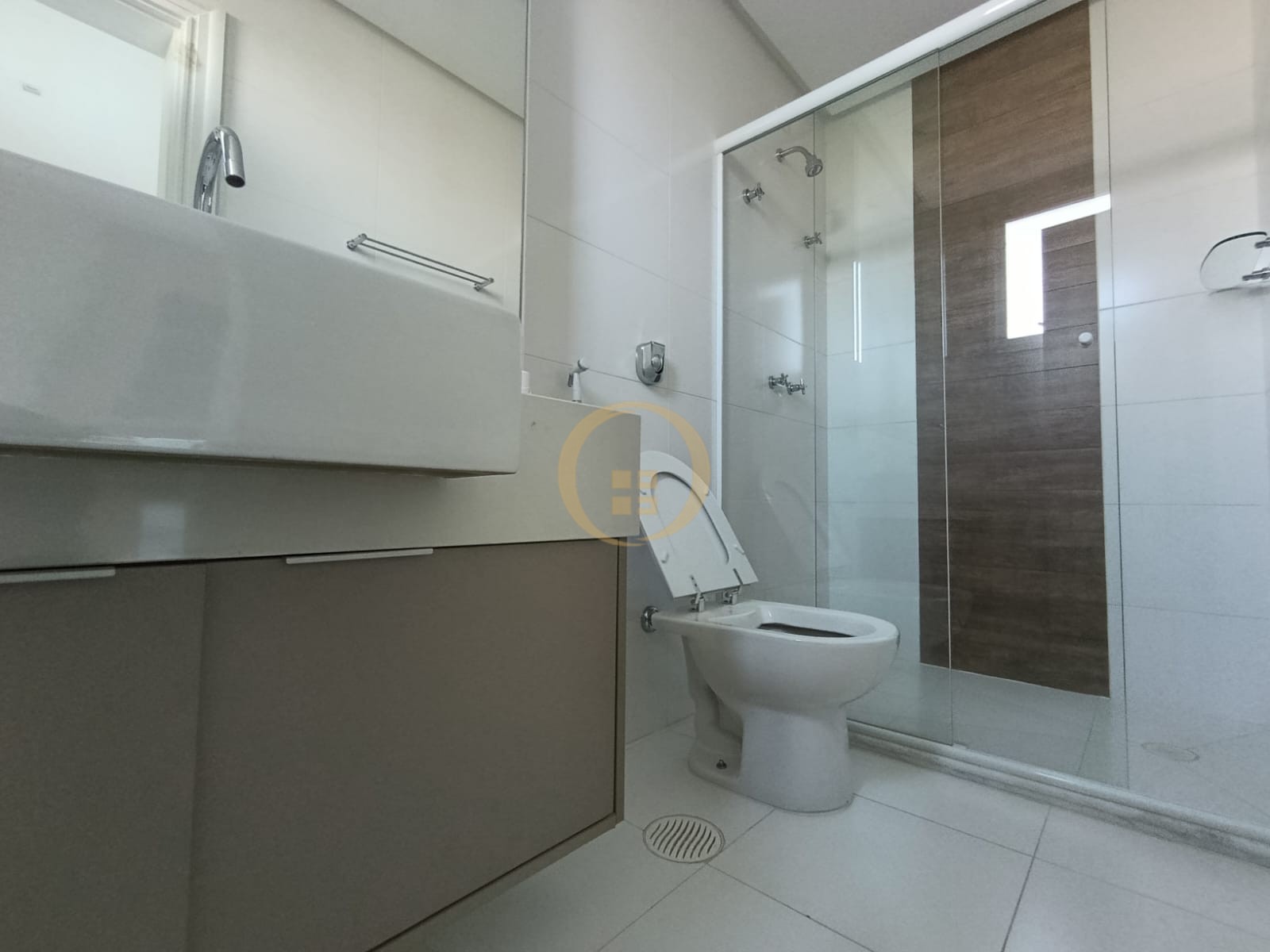 Apartamento na Praia da Enseada, Guarujá - SP