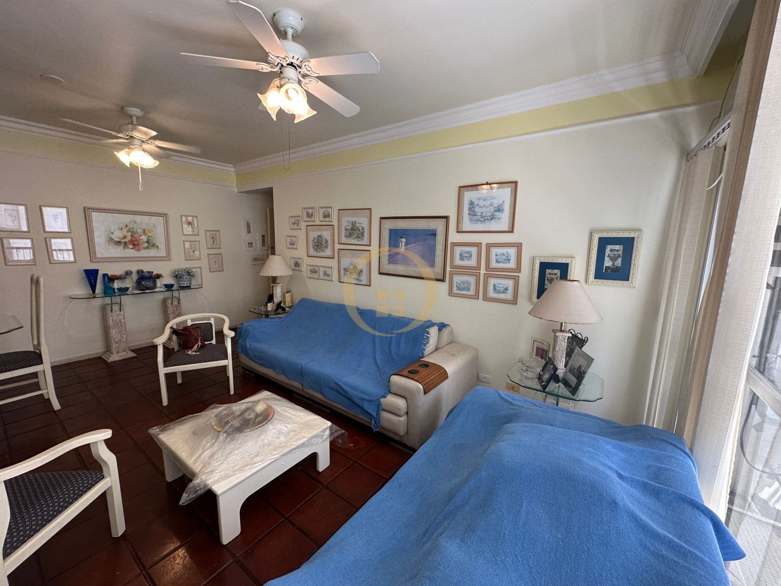 Apartamento na Praia das Pitangueiras, Guarujá - SP