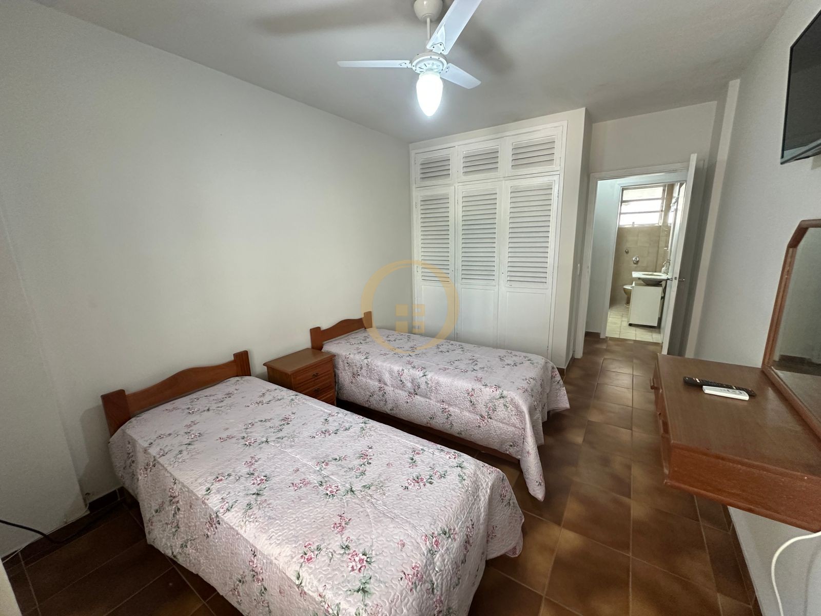 Apartamento na Praia das Pitangueiras, Guarujá - SP
