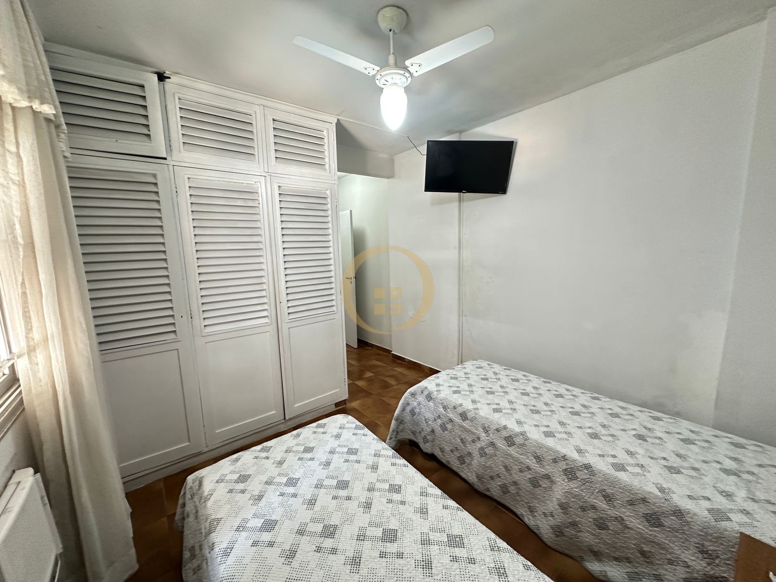 Apartamento na Praia das Pitangueiras, Guarujá - SP