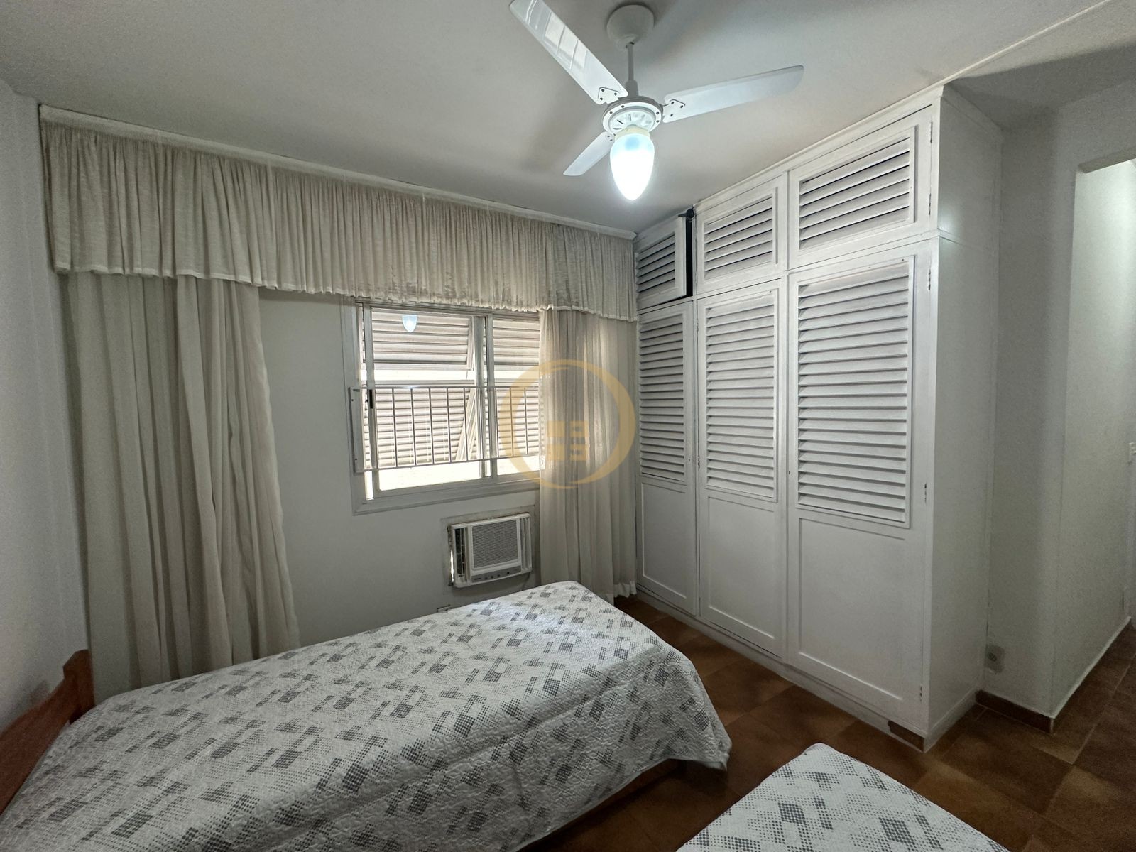 Apartamento na Praia das Pitangueiras, Guarujá - SP