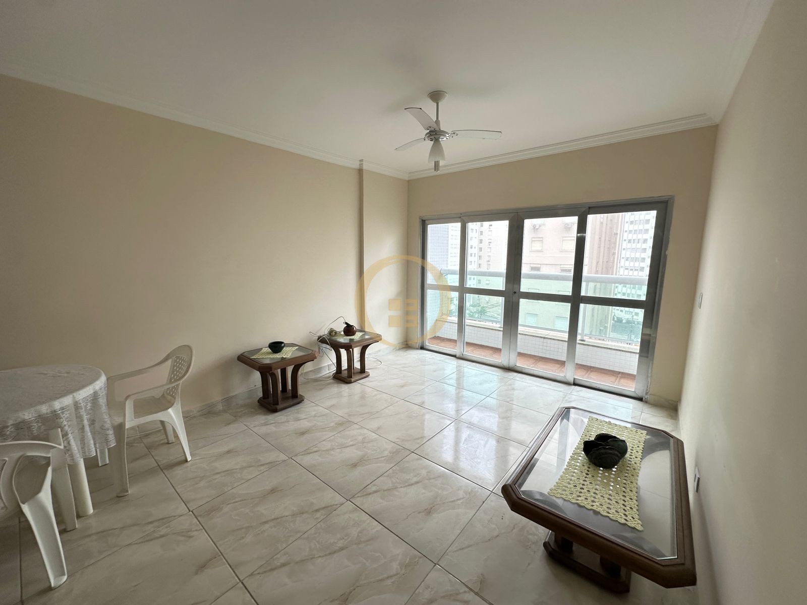 Apartamento na Praia das Pitangueiras, Guarujá - SP