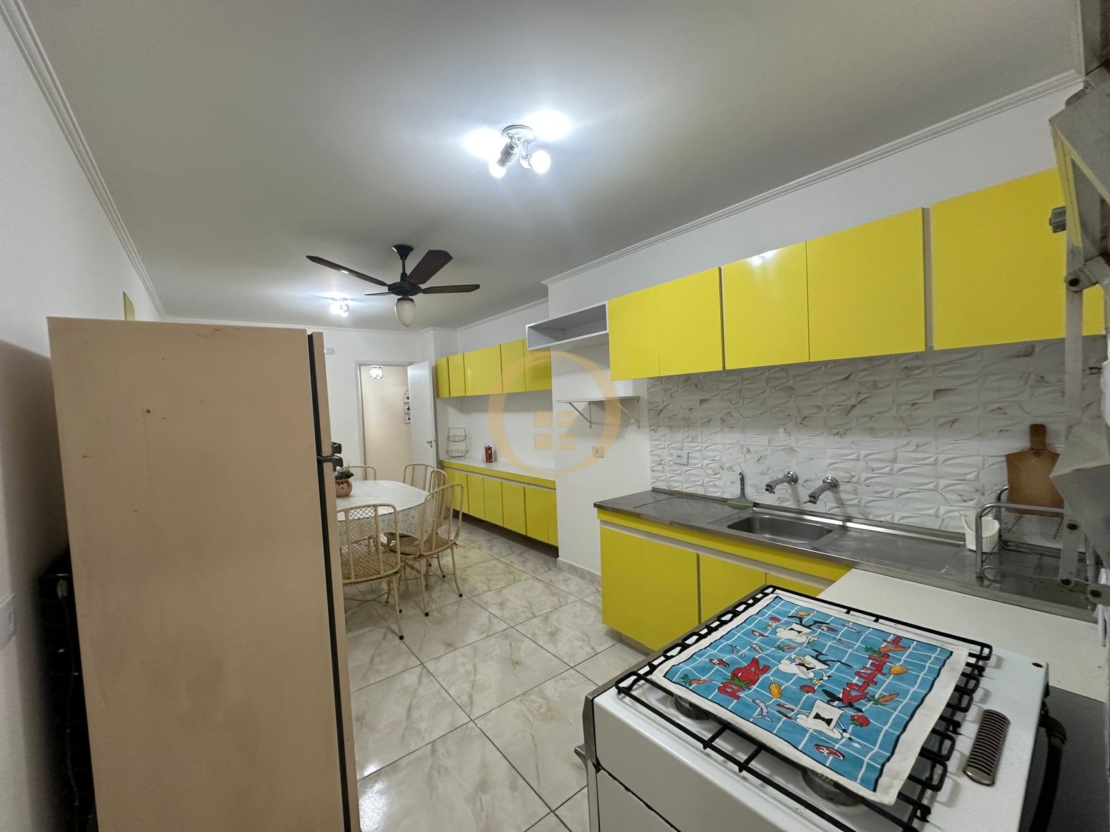 Apartamento na Praia das Pitangueiras, Guarujá - SP
