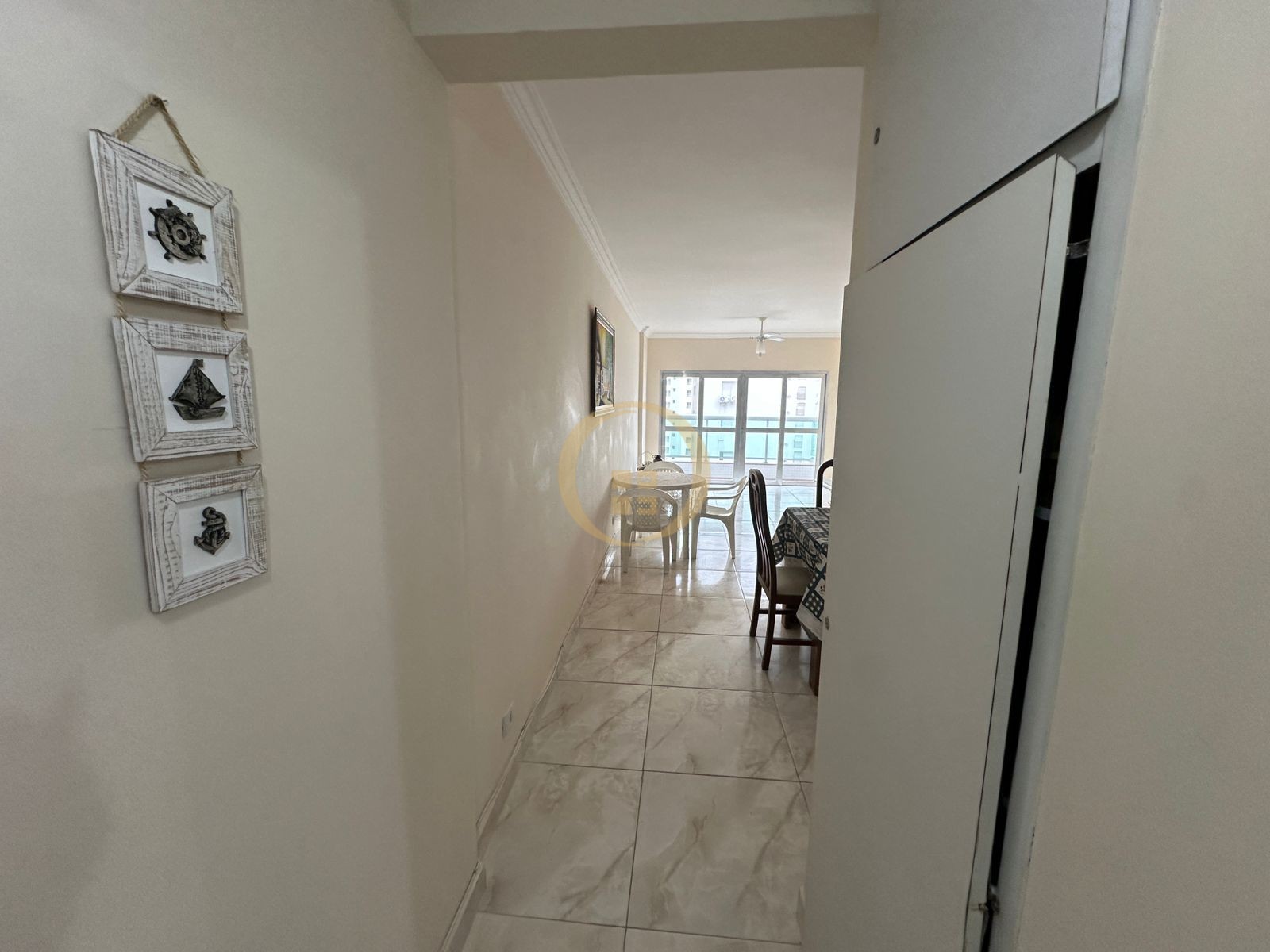 Apartamento na Praia das Pitangueiras, Guarujá - SP