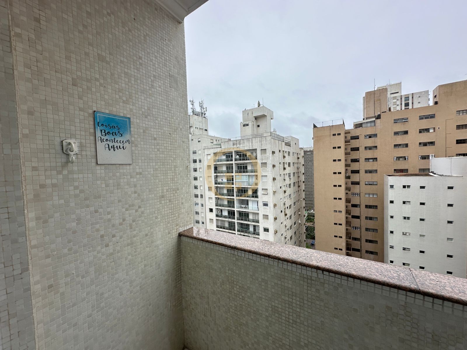 Apartamento na Praia das Pitangueiras, Guarujá - SP