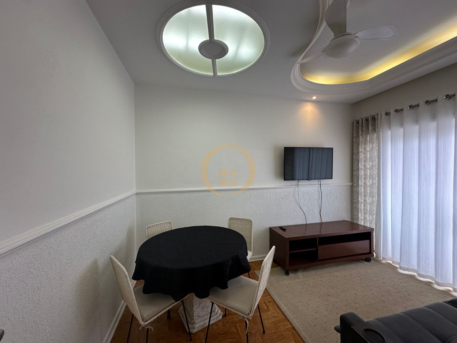 Apartamento na Praia das Pitangueiras, Guarujá - SP