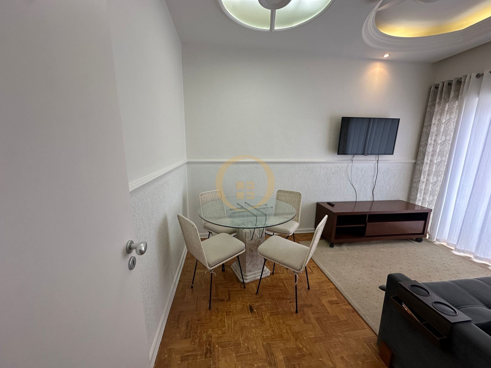 Apartamento na Praia das Pitangueiras, Guarujá - SP
