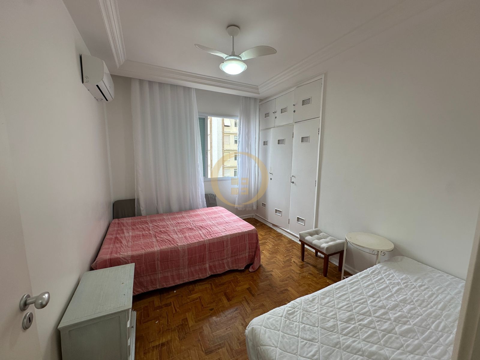 Apartamento na Praia das Pitangueiras, Guarujá - SP