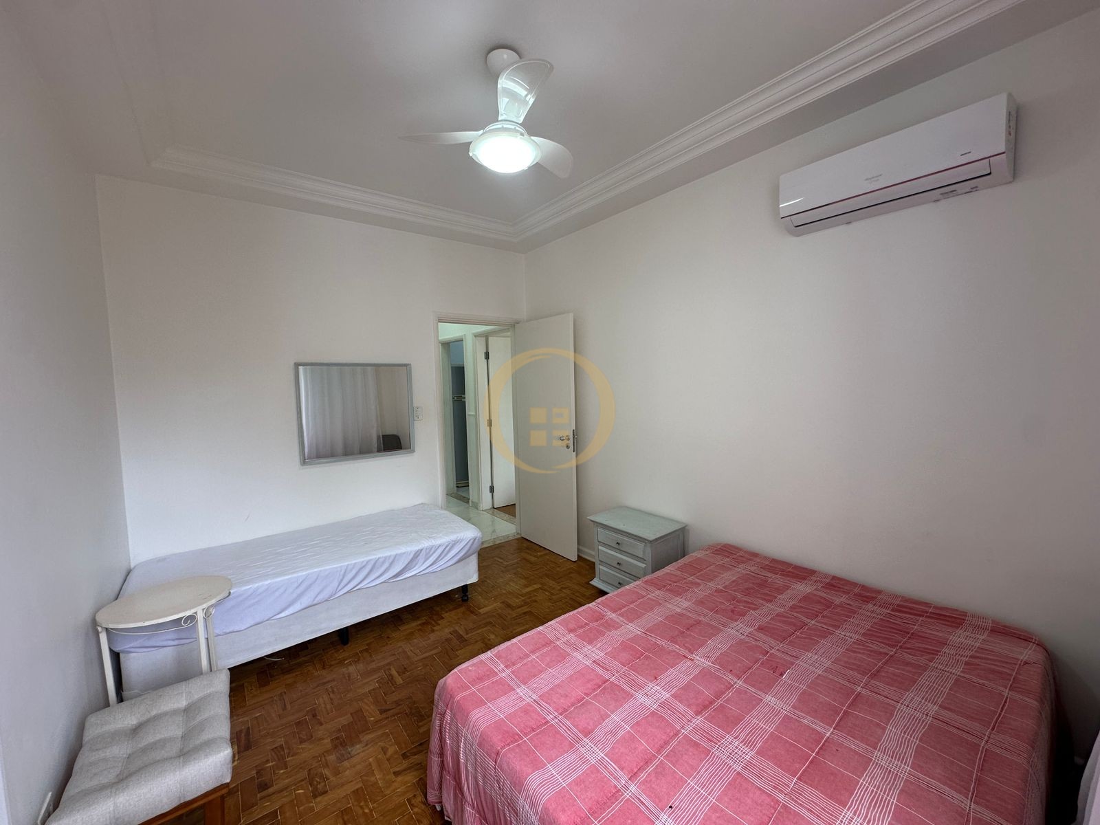 Apartamento na Praia das Pitangueiras, Guarujá - SP