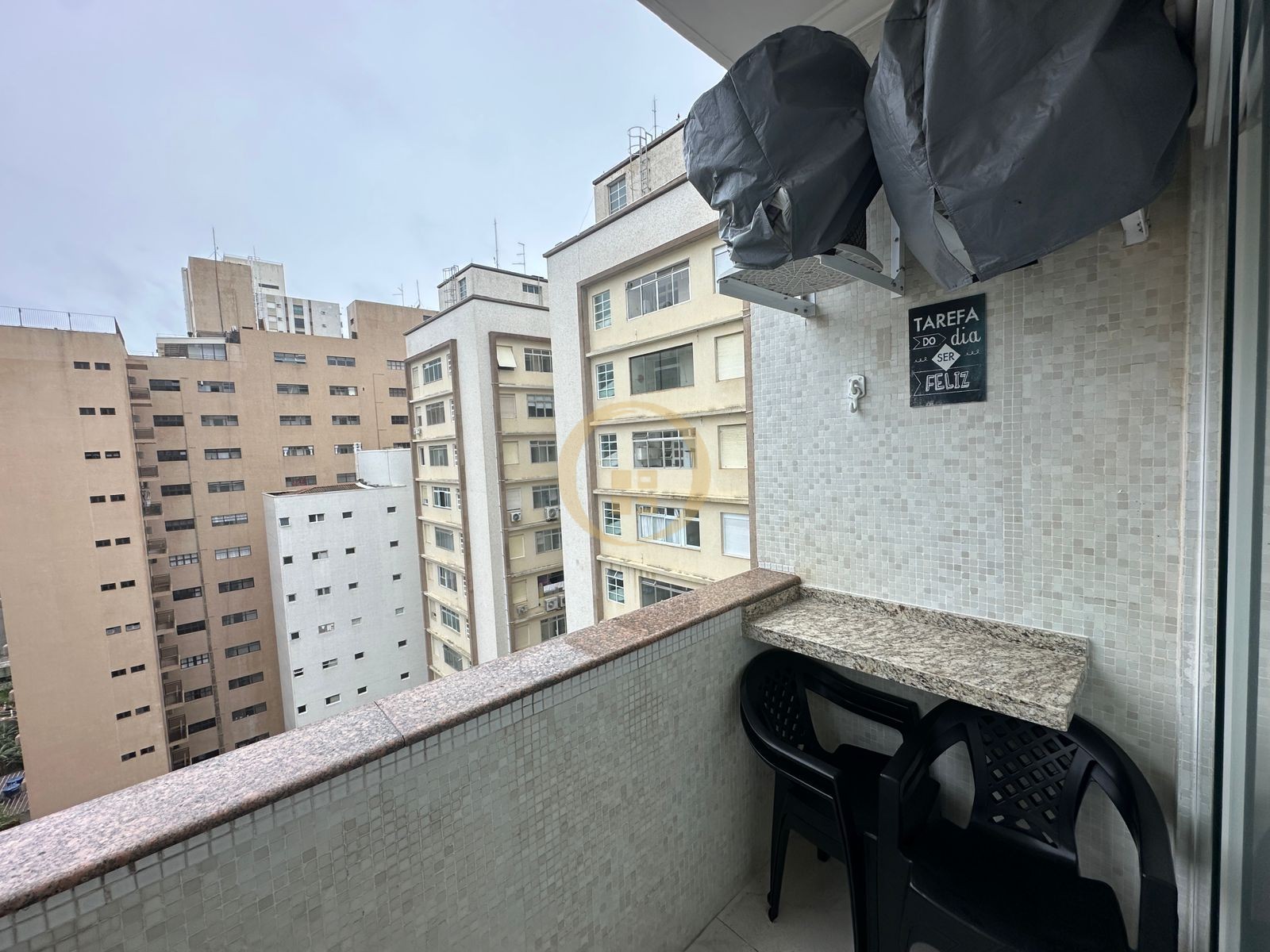 Apartamento na Praia das Pitangueiras, Guarujá - SP