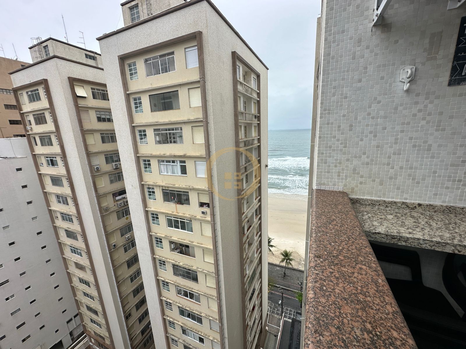Apartamento na Praia das Pitangueiras, Guarujá - SP