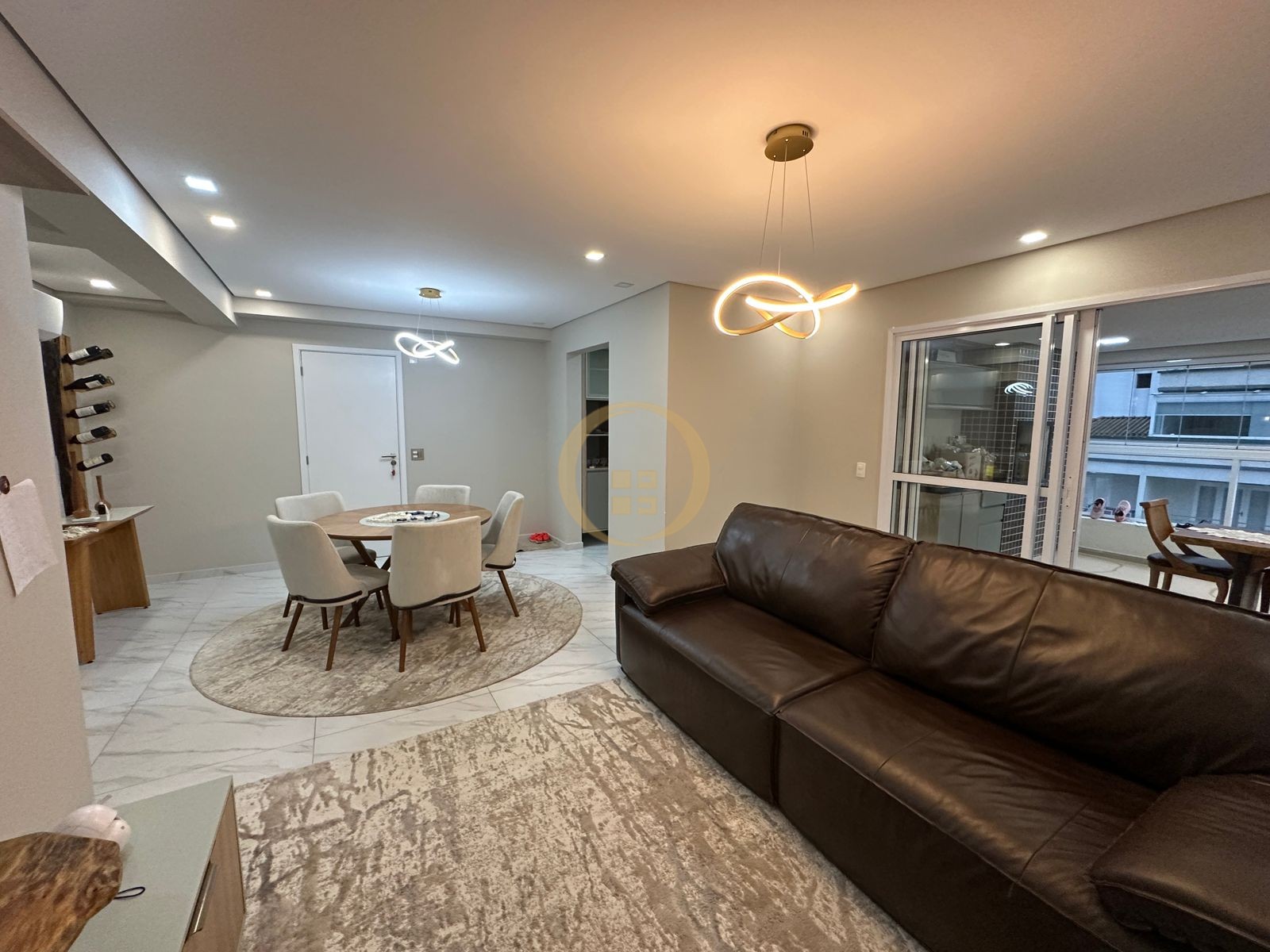 Apartamento na Praia das Pitangueiras, Guarujá - SP