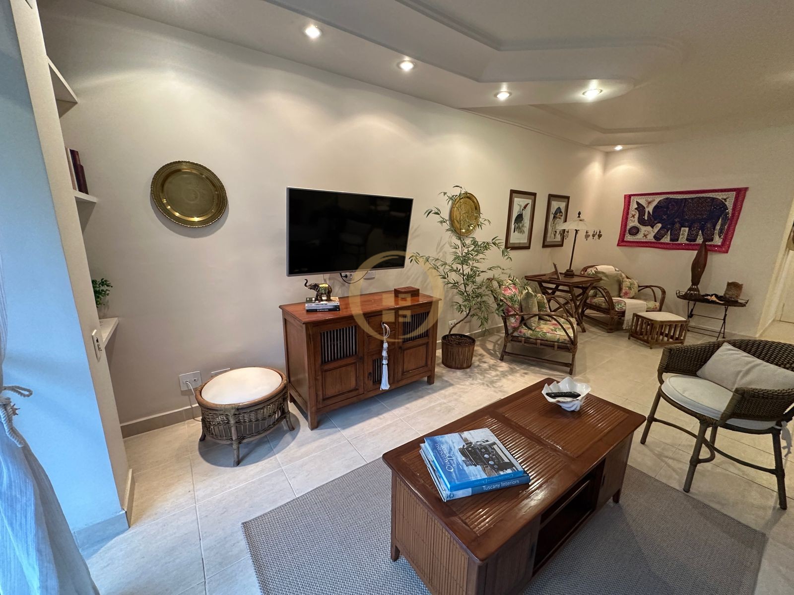 Apartamento na Praia das Pitangueiras, Guarujá - SP