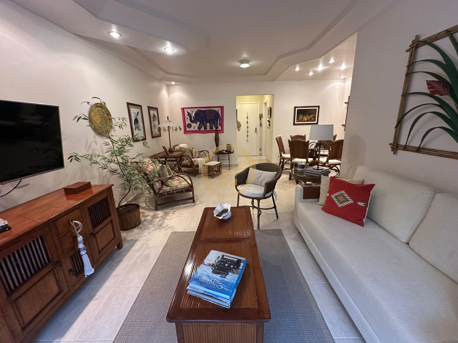 Apartamento na Praia das Pitangueiras, Guarujá - SP