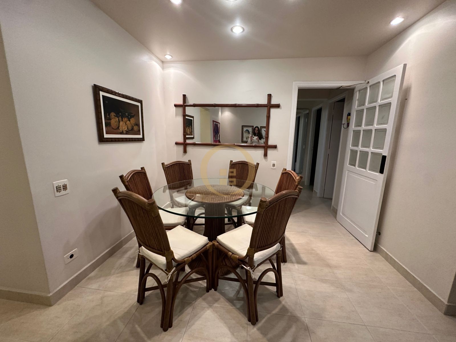 Apartamento na Praia das Pitangueiras, Guarujá - SP