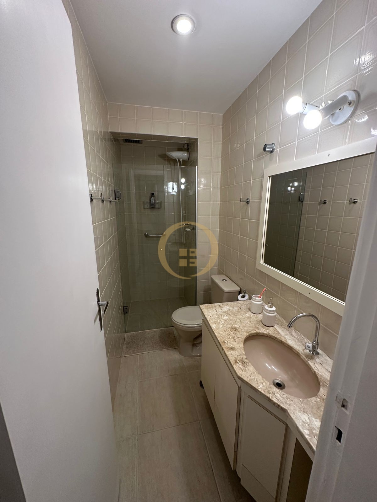 Apartamento na Praia das Pitangueiras, Guarujá - SP