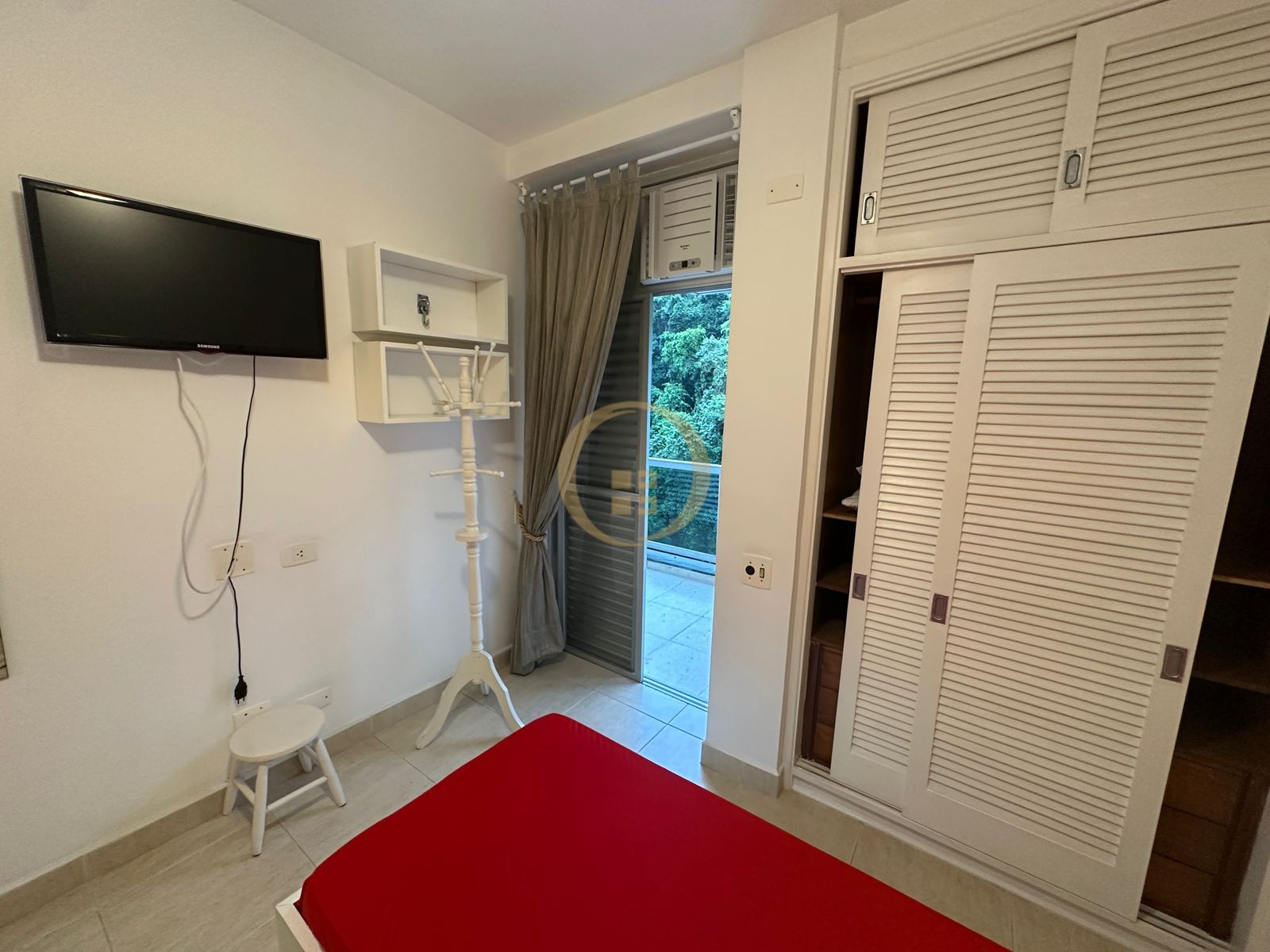 Apartamento na Praia das Pitangueiras, Guarujá - SP