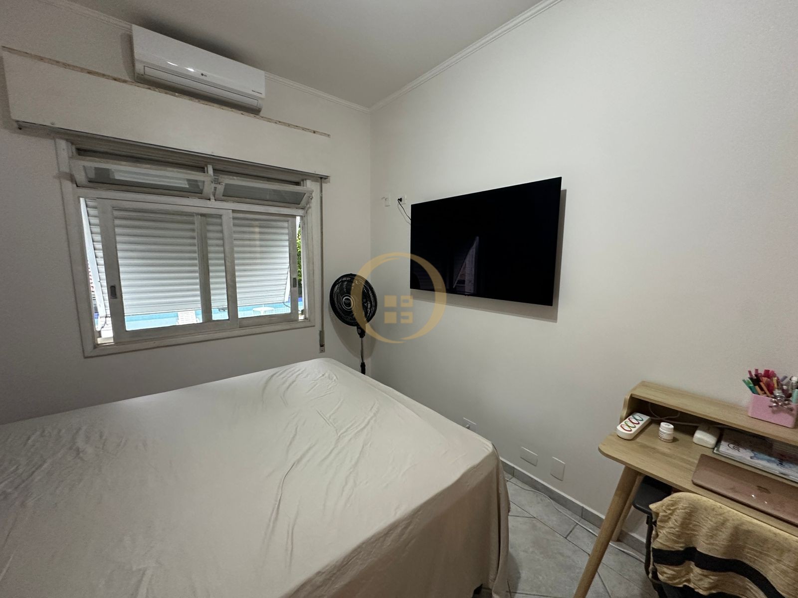 Apartamento na Praia das Pitangueiras, Guarujá - SP