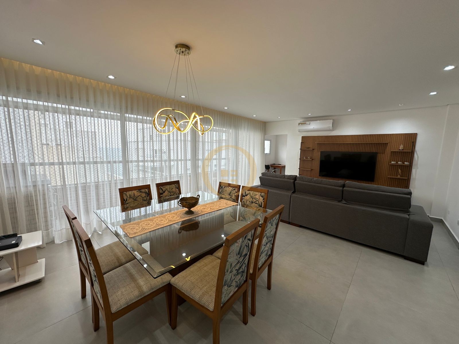 Apartamento na Praia das Pitangueiras, Guarujá - SP